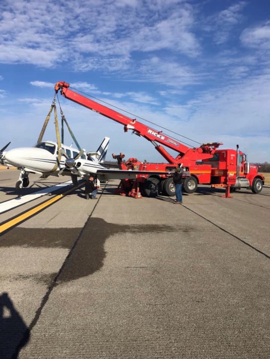 Aircraft recovery on airport runway