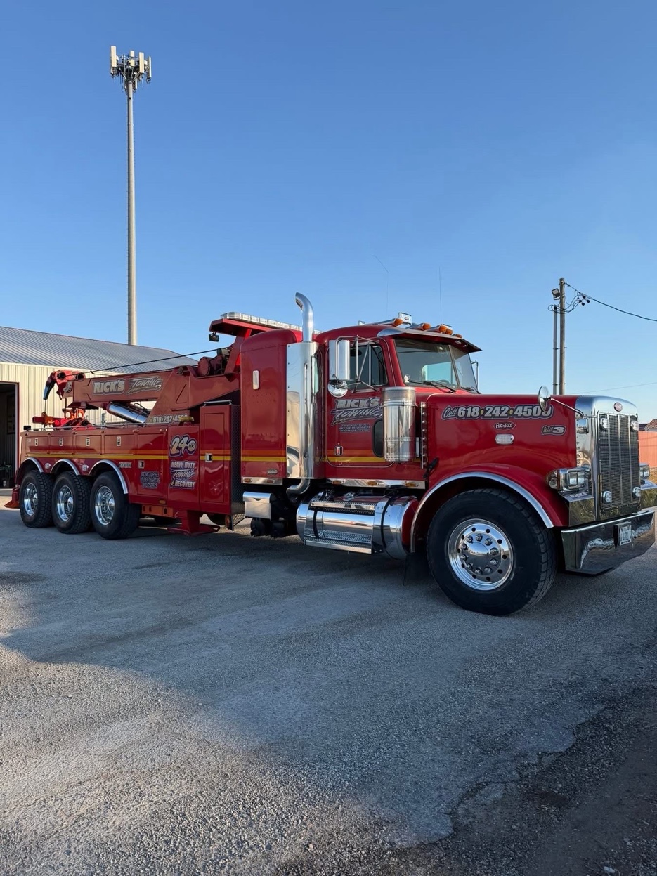 Rick's Towing heavy duty Peterbilt wrecker